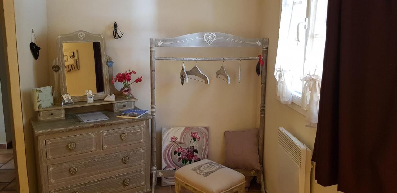 Fenetre Sur Les Alpilles Bed and Breakfast Saint-Martin-de-Crau Eksteriør billede