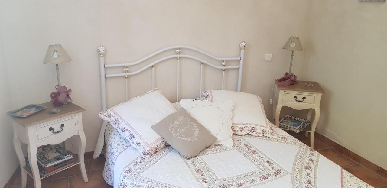 Fenetre Sur Les Alpilles Bed and Breakfast Saint-Martin-de-Crau Eksteriør billede